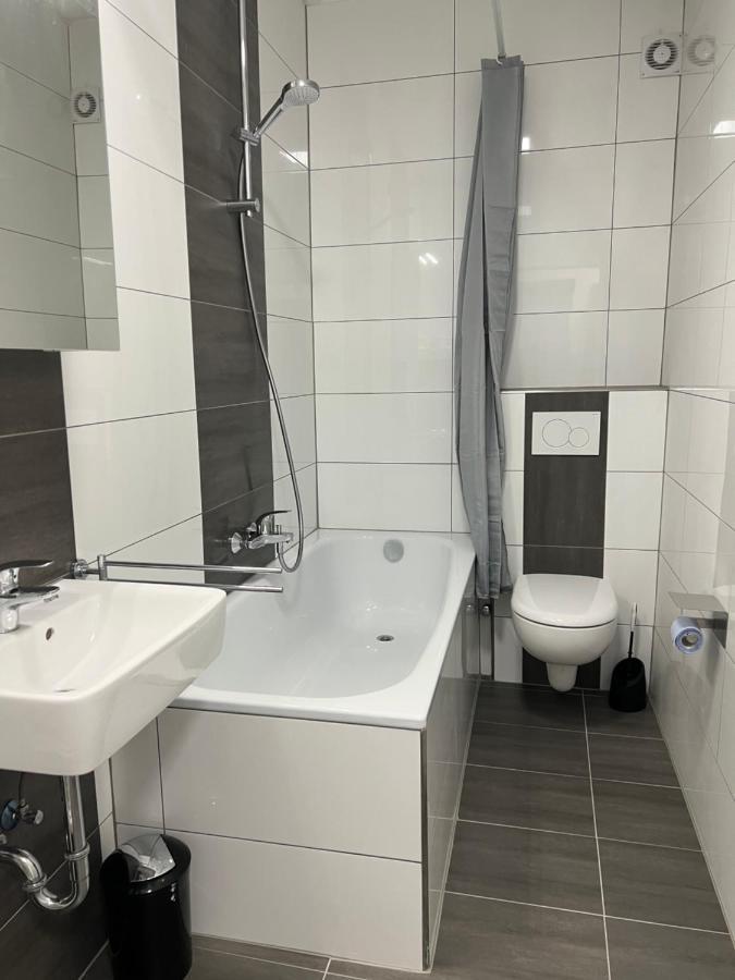 Freshly Renovated City Apartments Essen Kitchen Wifi Near Duesseldorf Airport Buitenkant foto